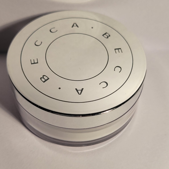 Becca cosmetics, Under Eye Brightening Setting Powder - Picture 4 of 6